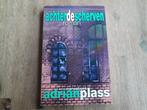 Adrian Plass/ Achter de scherven, Ophalen of Verzenden, Gelezen