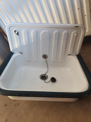 wasbak buiten retro beschikbaar voor biedingen