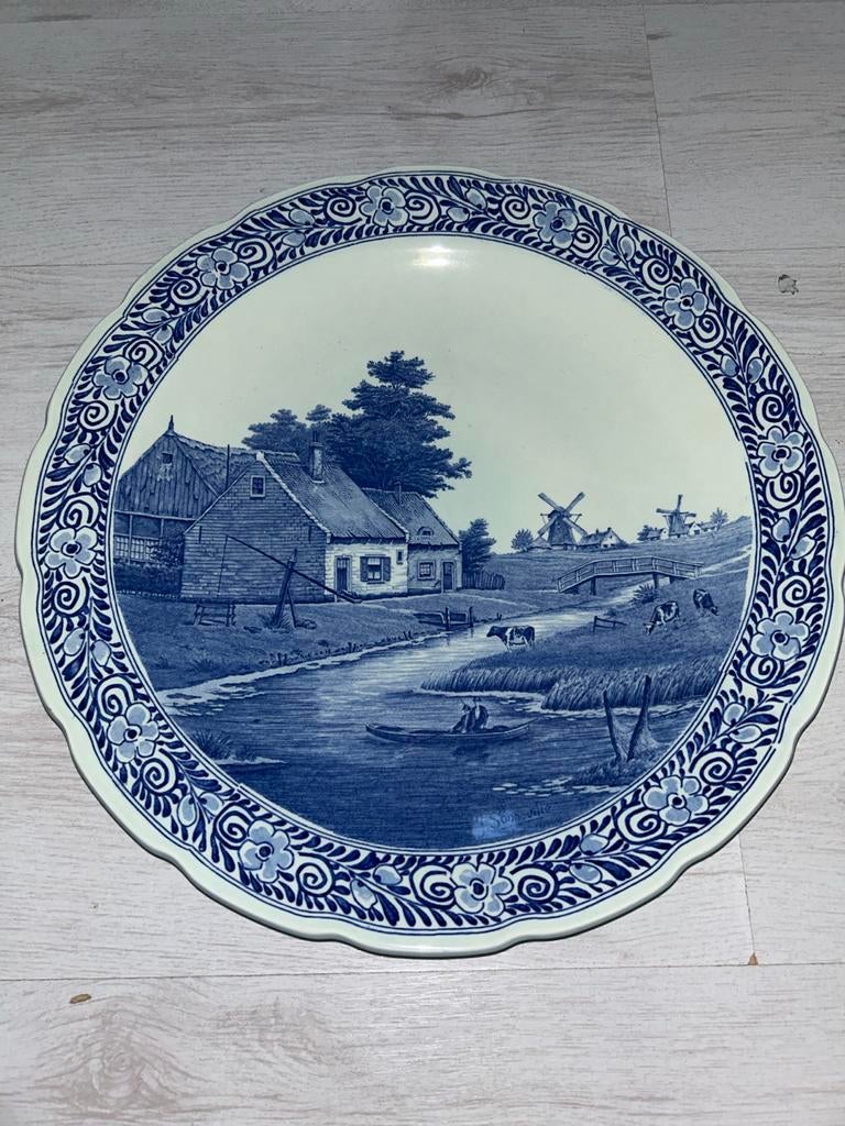 Vintage Delft Boch Blauw Wit Bord met Cottage en Windmolen, Antiek en Kunst, Ophalen of Verzenden