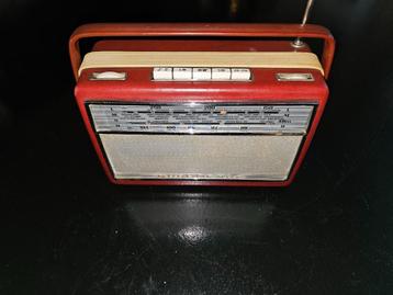 Radio's uit de jaren 60 omgebouwd tot bluetooth radio beschikbaar voor biedingen