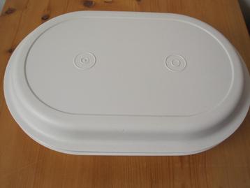 Mooie Tupperware schaal met deksel en serveerschaal. beschikbaar voor biedingen