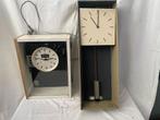Twee elektrische klokken, tezamen 50 euro, Antiek en Kunst, Antiek | Klokken, Ophalen of Verzenden