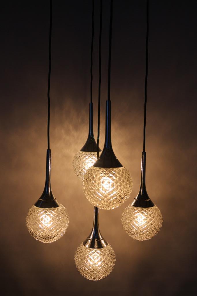 Cascade hanglamp met 5 bollen, Huis en Inrichting, Lampen | Hanglampen, Gebruikt, 75 cm of meer, Glas, Kunststof, Ophalen of Verzenden