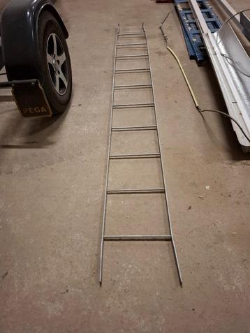 Steek trap beschikbaar voor biedingen