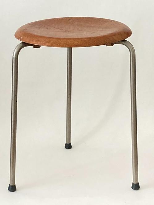 Vintage Danish Design Arne Jacobsen, DOT kruk, jaren 50., Antiek en Kunst, Antiek | Meubels | Stoelen en Banken, Ophalen