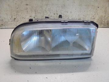 Koplamp links van een Volvo 850 beschikbaar voor biedingen