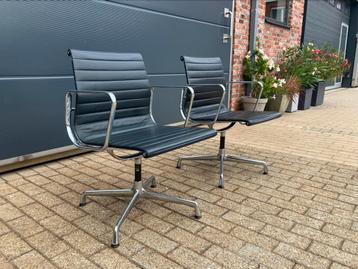 2x Zwart lederen alu Vitra Bureaustoelen EA108 beschikbaar voor biedingen