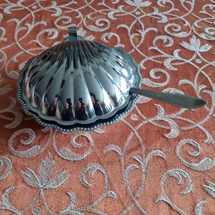 Vintage chromen boterbakje schelpvorm blauw glazen binnenbak, Antiek en Kunst, Antiek | Woonaccessoires, Verzenden