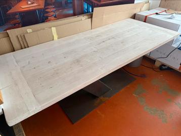 Eettafel /Stijgerhout beschikbaar voor biedingen