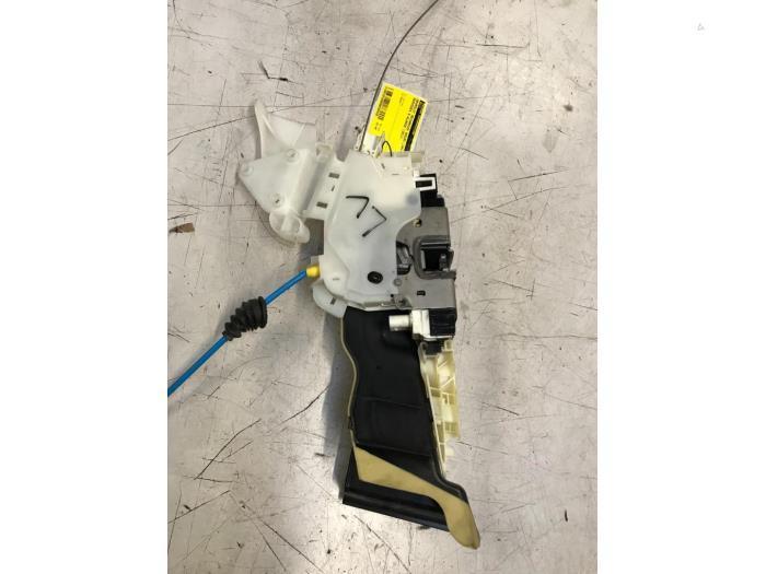 Deurslot Mechaniek 4Deurs links-voor van een Mercedes E-Klas, Auto-onderdelen, Carrosserie en Plaatwerk, Mercedes-Benz, Gebruikt