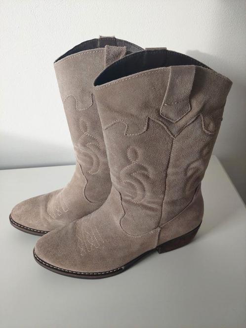 Ibiza Boho stijl suede western laarzen Maat 39 in nieuwstaat, Kleding | Dames, Schoenen, Nieuw, Hoge laarzen, Beige, Ophalen of Verzenden