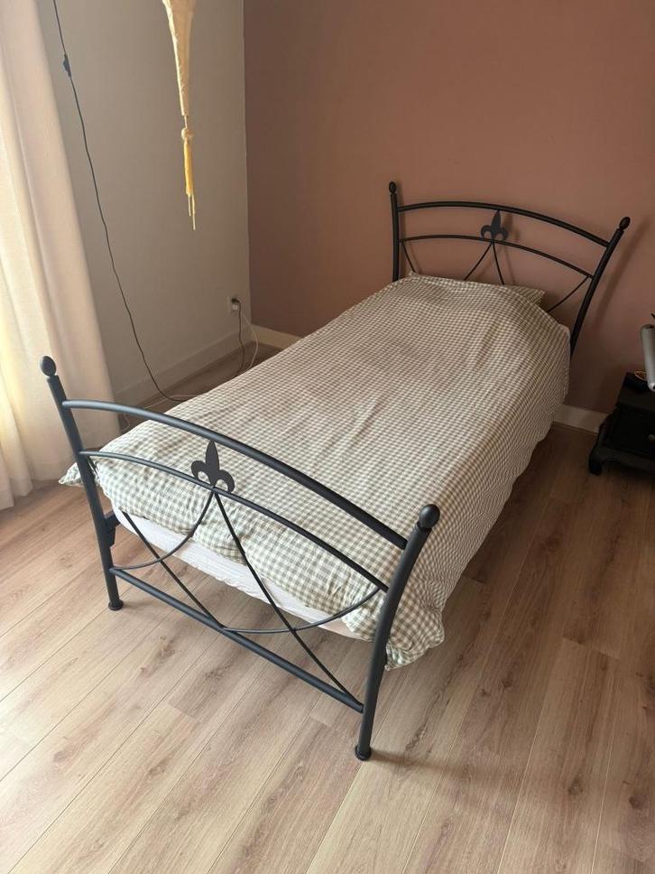 Tienerbed voor meisjes, Huis en Inrichting, Slaapkamer | Bedden, Gebruikt, Eenpersoons, 90 cm, 200 cm, Metaal, Zwart, Ophalen