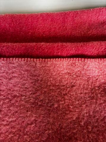 Vintage roze wollen deken plaid 220 x 180 beschikbaar voor biedingen