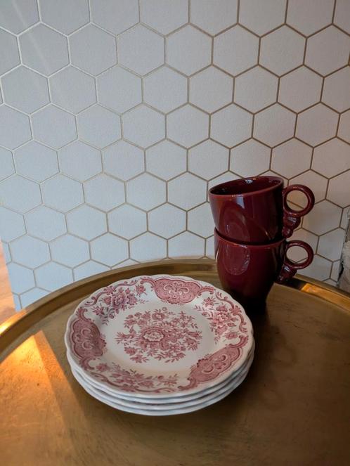 2 stuks Bordeaux rode koffie kopjes
Designed by Philips, Huis en Inrichting, Keuken | Servies, Zo goed als nieuw, Overige stijlen