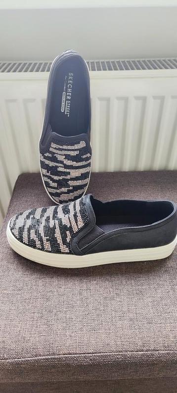 Skechers zwarte slip-ons met glim, mt 36,5 beschikbaar voor biedingen