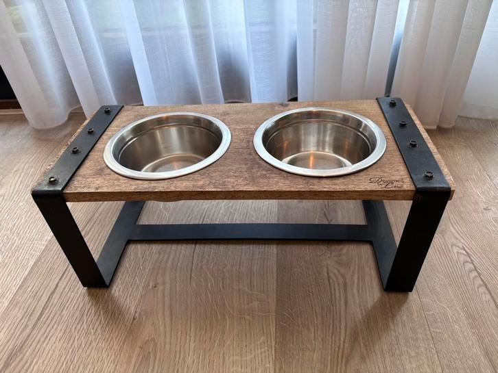 Z.G.A.N. Designed by Lotte Eet & Drink bak Hout en metaal, Dieren en Toebehoren, Hondenvoerbakken en Drinkbakken, Zo goed als nieuw