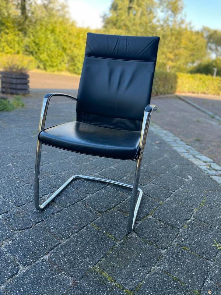 Stijlvolle zwarte stoelen, Huis en Inrichting, Stoelen, Gebruikt, Vijf, Zes of meer stoelen, Metaal, Zwart, Ophalen