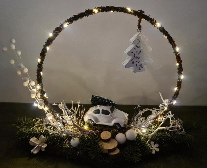 Prachtig mooi, kerststuk met kunsttakken en verlichting, Diversen, Kerst, Nieuw, Ophalen