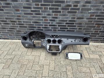 Mercedes A W176 / CLA W117 2013 - 2020 dashboard met airbag  beschikbaar voor biedingen