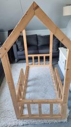 Peuterbed huisje - Leuk en veilig!, Kinderen en Baby's, Ophalen, Gebruikt, 70 tot 85 cm, Lattenbodem