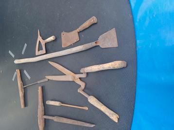 Antiek gereedschap  beschikbaar voor biedingen