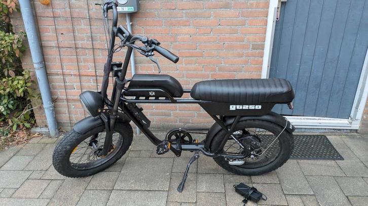 Fatbike AGM GT250 met lader en bijbehorend slot., Fietsen en Brommers, Elektrische fietsen, Zo goed als nieuw, Overige merken