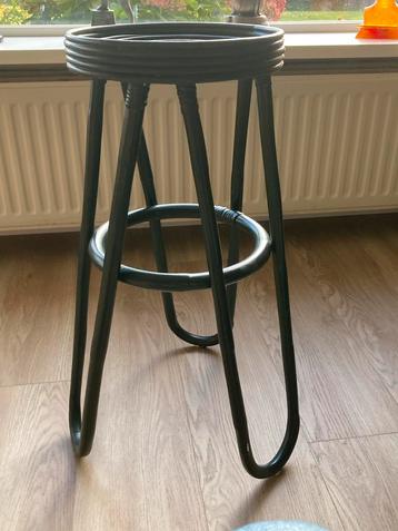 Groen Rotan Plantentafeltje - 72cm hoog beschikbaar voor biedingen