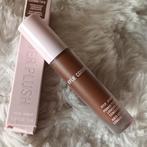KYLIE JENNER power plush consealer....nieuw, Ophalen of Verzenden, Nieuw, Handen en Nagels