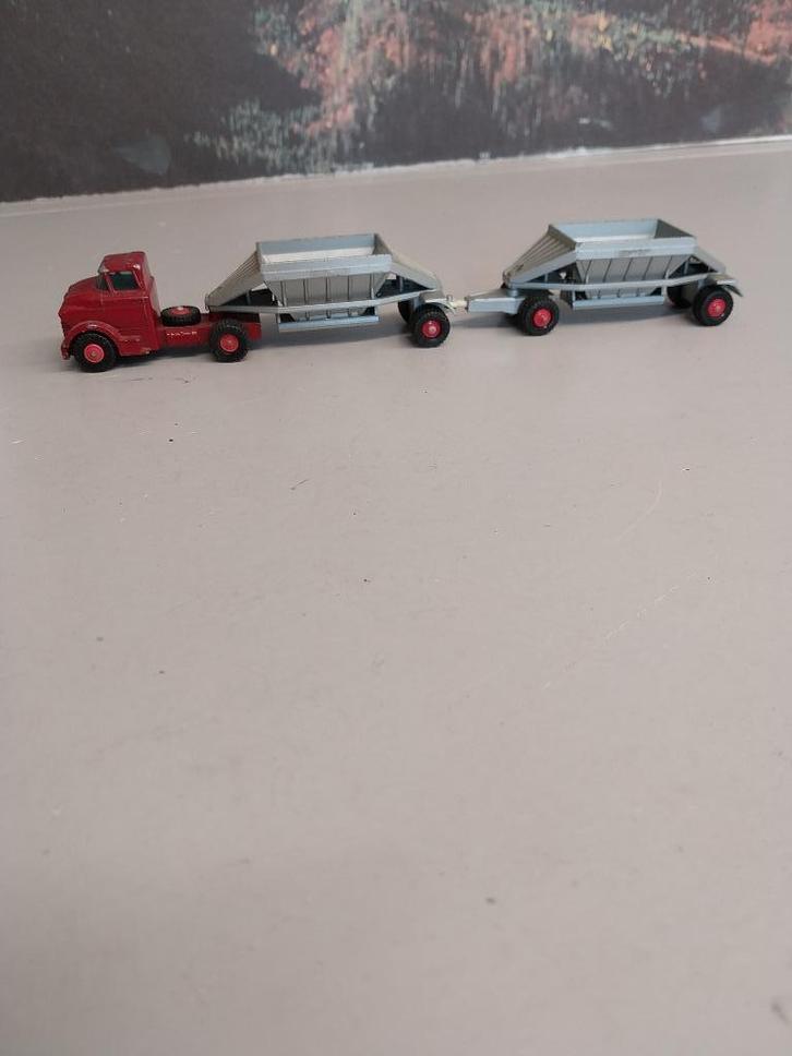 Te koop GMC roadtrain met 2 onderlossers metaal Matchbox, Hobby en Vrije tijd, Modelauto's | 1:50, Zo goed als nieuw, Matchbox