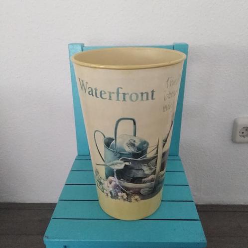 Vaas met tuintafereel van kunststof, Huis en Inrichting, Woonaccessoires | Vazen, Gebruikt, Overige kleuren, Minder dan 50 cm