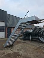 Stalen trap met bordes gegalv hoog 2.63mtr nob189, Doe-het-zelf en Verbouw, Ladders en Trappen, Ophalen of Verzenden, Zo goed als nieuw