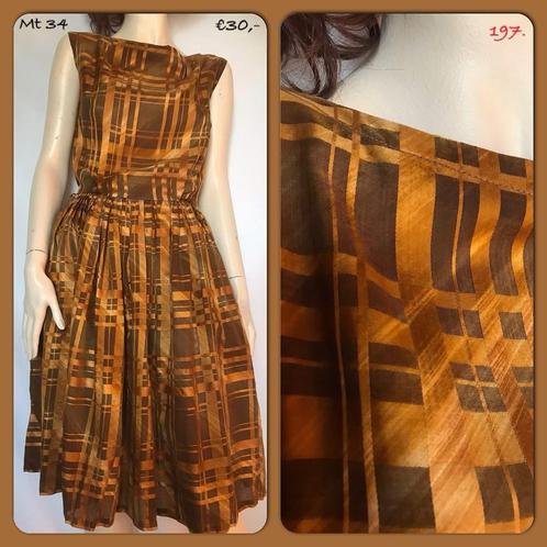 197. Vintage jurk mt 34, Kleding | Dames, Jurken, Gedragen, Maat 34 (XS) of kleiner, Onder de knie, Verzenden