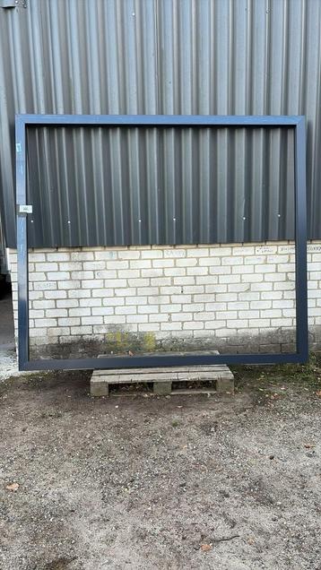 (166) Nieuw kunststof vast raamkozijn antraciet beschikbaar voor biedingen