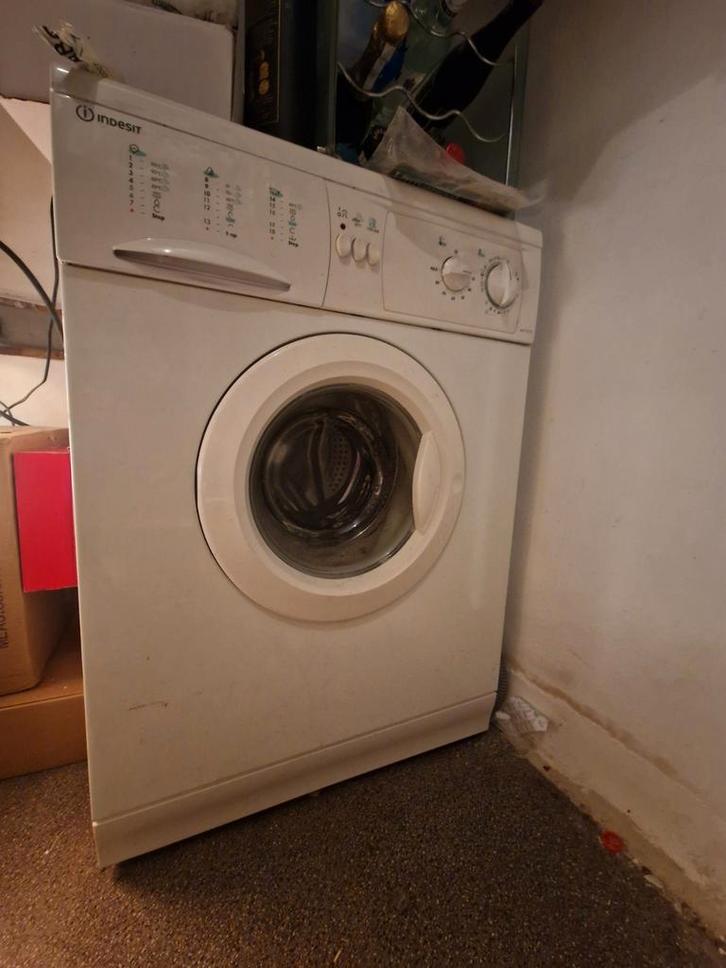 Indesit WG1231TX wasmachine, Witgoed en Apparatuur, Wasmachines, Zo goed als nieuw, Voorlader, 85 tot 90 cm, 1200 tot 1600 toeren