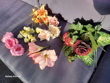 Diverse kunstbloemen beschikbaar voor biedingen