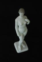 Pin-up Naakt Porselein Vrouw Staand met hand op borst 1960's, Ophalen of Verzenden