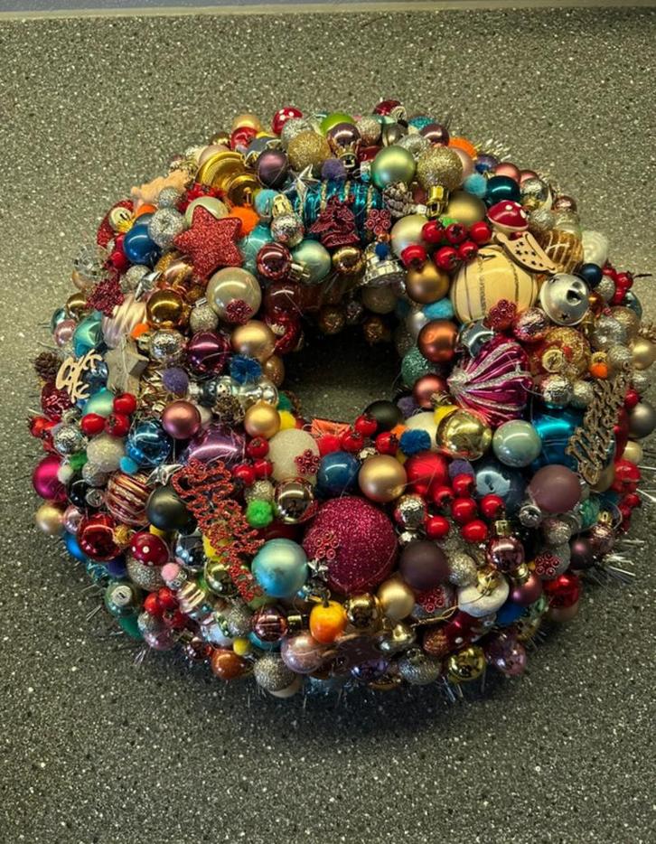 Handgemaakte Kerstkrans - Uniek en Feestelijk!, Diversen, Kerst, Nieuw, Ophalen of Verzenden