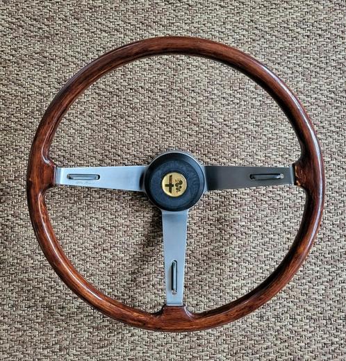 Hellebore houten stuur klassieke Alfa Romeo 105 serie, Auto-onderdelen, Besturing, Alfa Romeo, Oldtimer onderdelen, Gebruikt, Ophalen of Verzenden