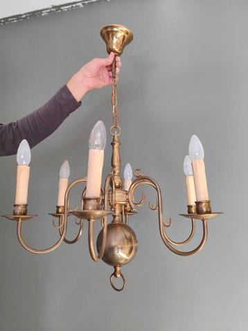 Klassieke geel koperen kroonluchter beschikbaar voor biedingen