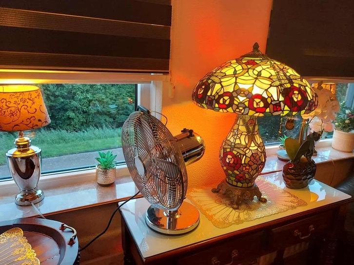 GROTE ORIGINELE TIFFANY TAFELLAMP 250 VASTE PRIJS, Antiek en Kunst, Antiek | Lampen, Ophalen of Verzenden