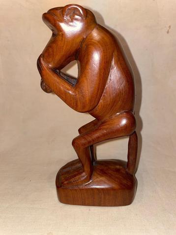 Gesigneerd houtsnijwerk beeld van een aap Amsterdamse school beschikbaar voor biedingen