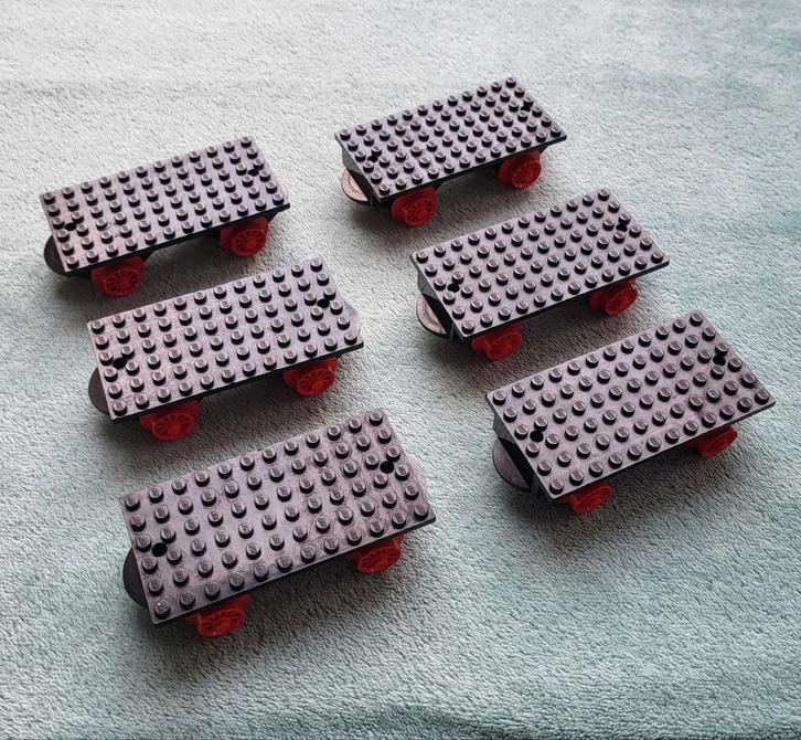 Lego trein blauwe rails wagon onderstellen (kort model), Kinderen en Baby's, Speelgoed | Duplo en Lego, Gebruikt, Lego, Losse stenen