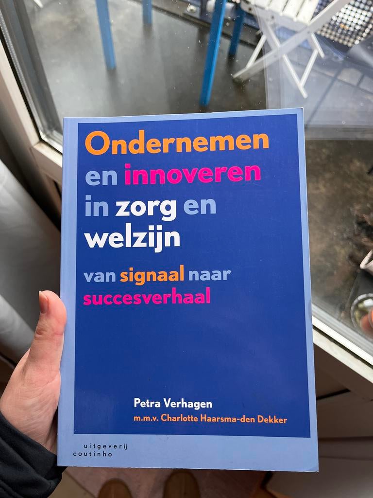 Ondernemen en Innoveren in Zorg & Welzijn - Petra Verhagen, Ophalen of Verzenden, Zo goed als nieuw