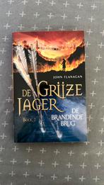 John Flanagan - De brandende brug, Ophalen of Verzenden, Zo goed als nieuw, John Flanagan