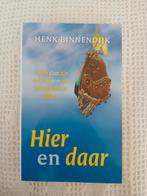 Henk Binnendijk - Hier en daar, Boeken, Ophalen of Verzenden, Zo goed als nieuw, Henk Binnendijk