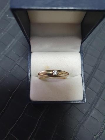 Mooie 14 kr gouden ring gekeurd 585  met briljant van 0,20 c beschikbaar voor biedingen