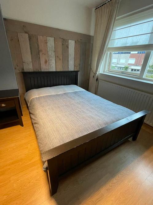 Ledikant, nachtkastje, bureau en spiegel, Huis en Inrichting, Slaapkamer | Complete slaapkamers, Gebruikt, Twijfelaar, Ophalen