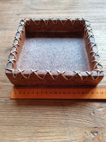 Indonesische Schaal met Rietrand beschikbaar voor biedingen