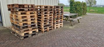 Euro Pallets of meubel hout beschikbaar voor biedingen