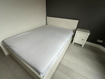 IKEA Brusali Bed + 2 Nachtkastjes